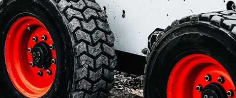 When to replace the tyres of small earth-movers