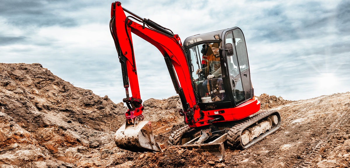 Mini excavator with rubber tracks