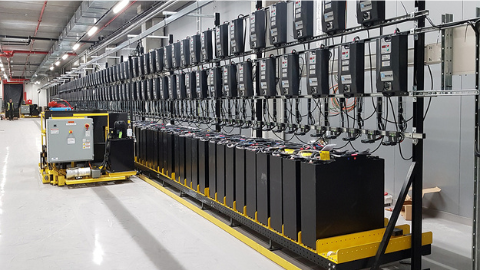 Battery Supplies zorgt met laadzaal in nieuwe magazijnen van Delhaize voor veiligheid, betrouwbaarheid en efficiëntie