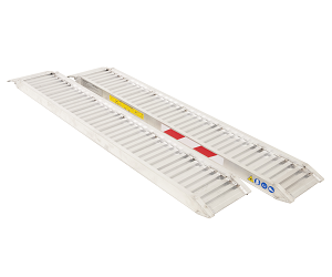 Loading ramps for tracked heavy-duty vehicles