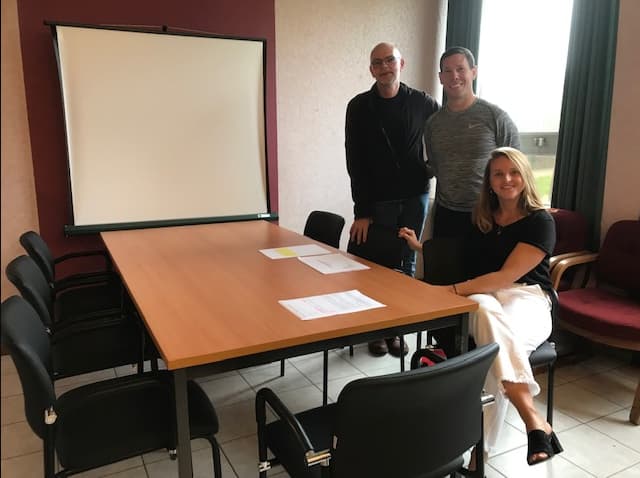 TVH schenkt kantoormeubilair aan Oost-Vlaamse scholen