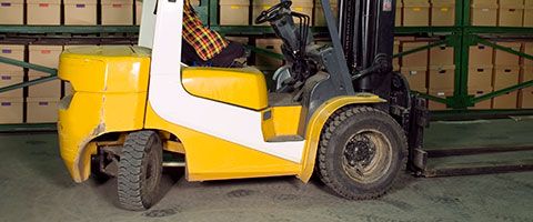 Pneumatici o ruote piene per il tuo carrello elevatore. Scelta difficile?