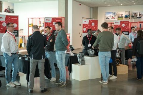 New billboard alongside the E17  puts the spotlight on fast delivery